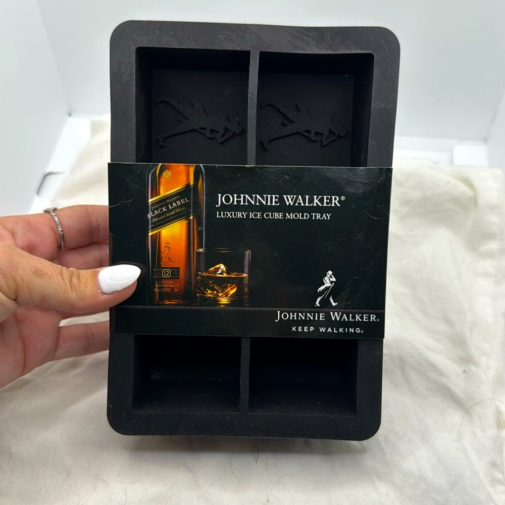 Brand New JOHNNIE WALKER LUXURY ICE CUBE MOLD TRAY